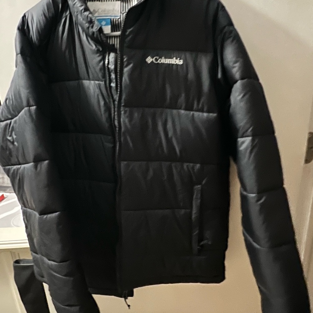 Columbia Men's Classic Black Puffer Jacket